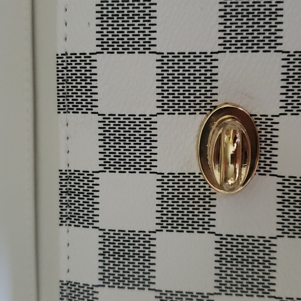 - Bloomingdale's HP own white black checker wallet gorgeous gold accents 5 st⦠- Picture 6 of 6